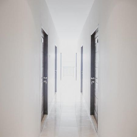 Hotel Reddoorz Near Taman Palem Yakarta Exterior foto
